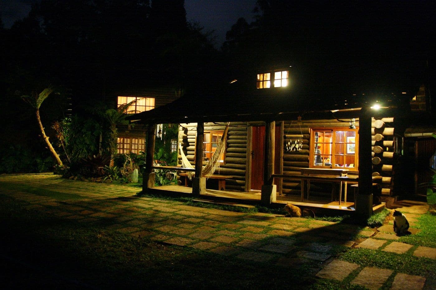 Itororo Ecolodge by night